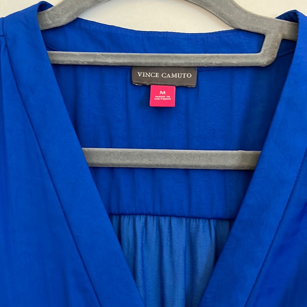 Vince Camuto Blue Sleeveless Silky Blouse - Size M! - Picture 2 of 4